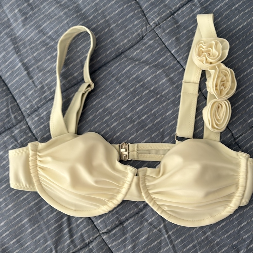 Ivory rosette bikini set - Picture 6 of 10